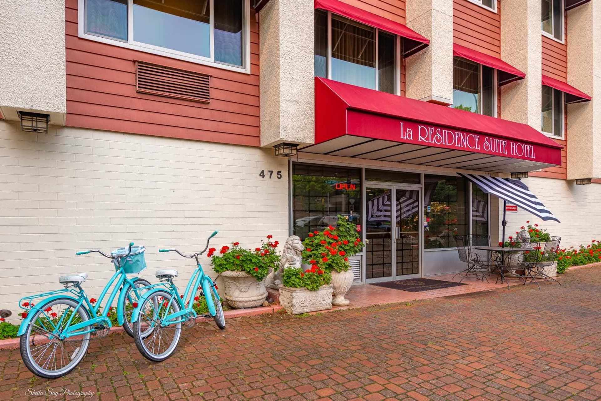 La Residence Suite Hotel featured exterior or lobby in Bellevue, WA — similar hotel