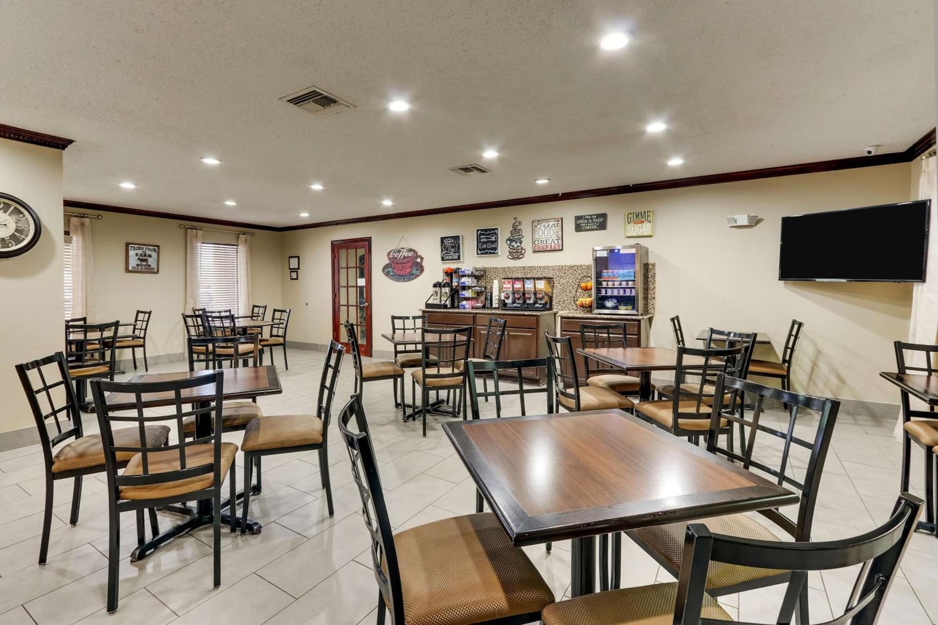 Best Western Plus University Inn & Suites property views in Wichita Falls, TX — gallery photo 3