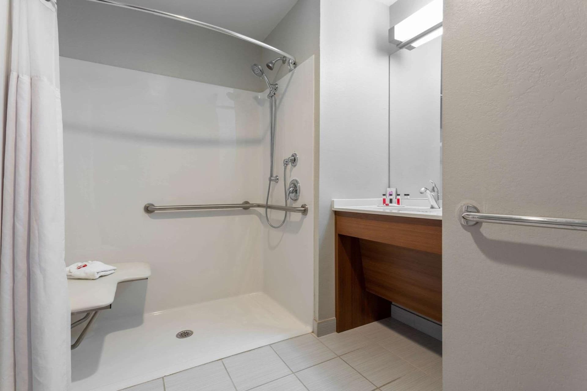 Microtel Inn & Suites by Wyndham Niagara Falls gallery photo in Niagara Falls, NY — image 37