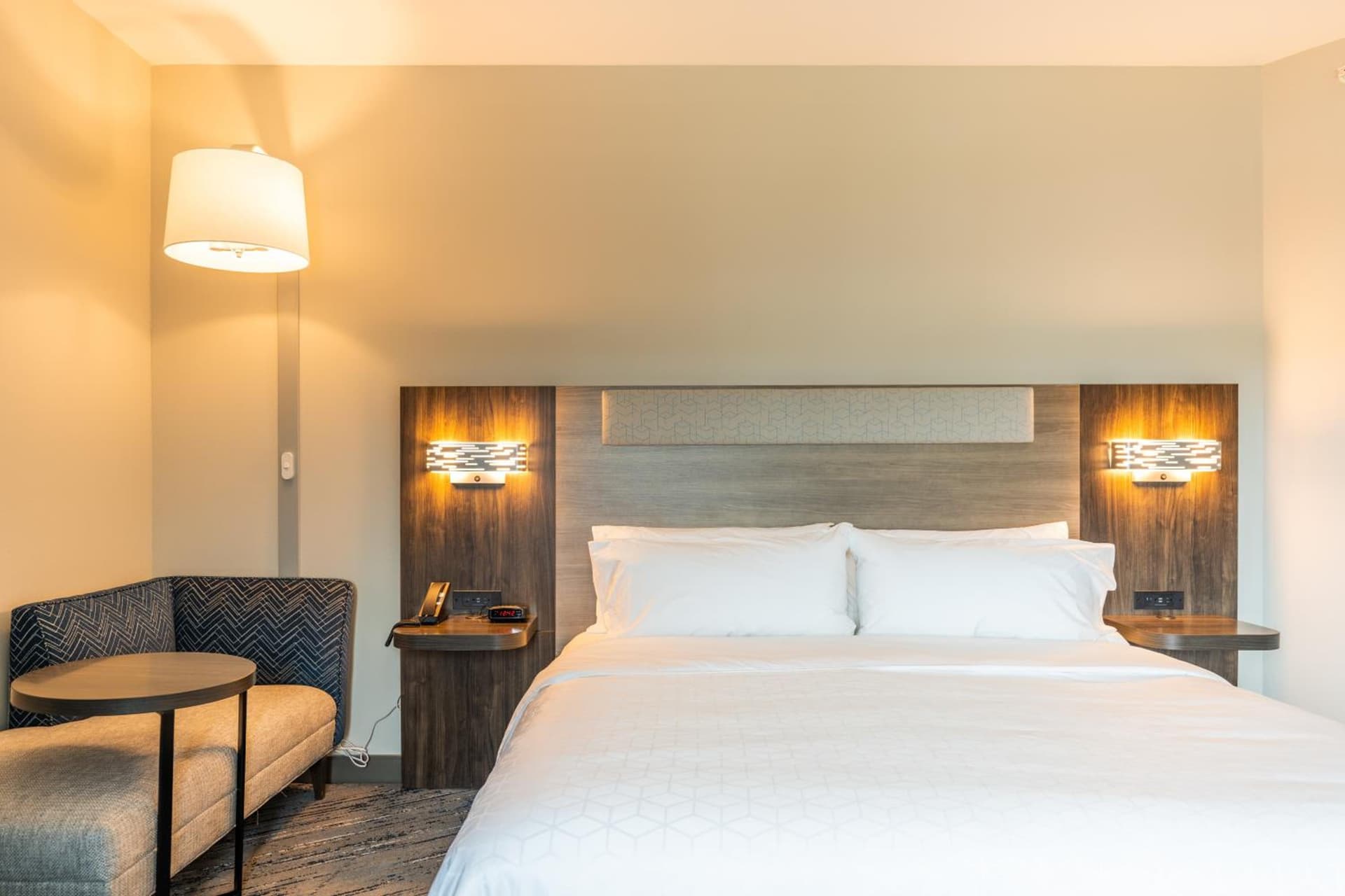 Holiday Inn Express & Suites Charlottesville by IHG gallery photo in Charlottesville, VA — image 6