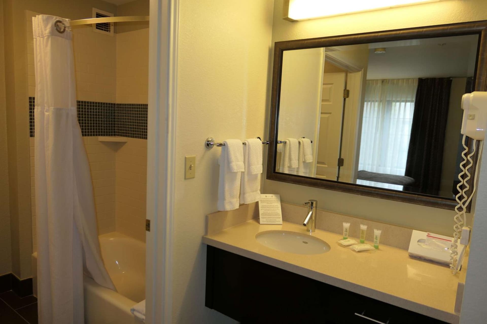 Sonesta ES Suites Portland Vancouver 41st Street gallery photo in Vancouver, WA — image 24