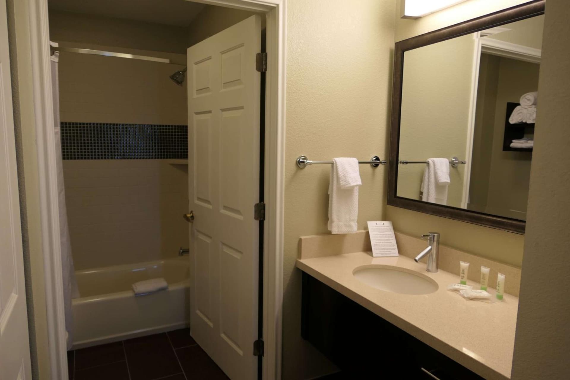 Sonesta ES Suites Portland Vancouver 41st Street gallery photo in Vancouver, WA — image 36