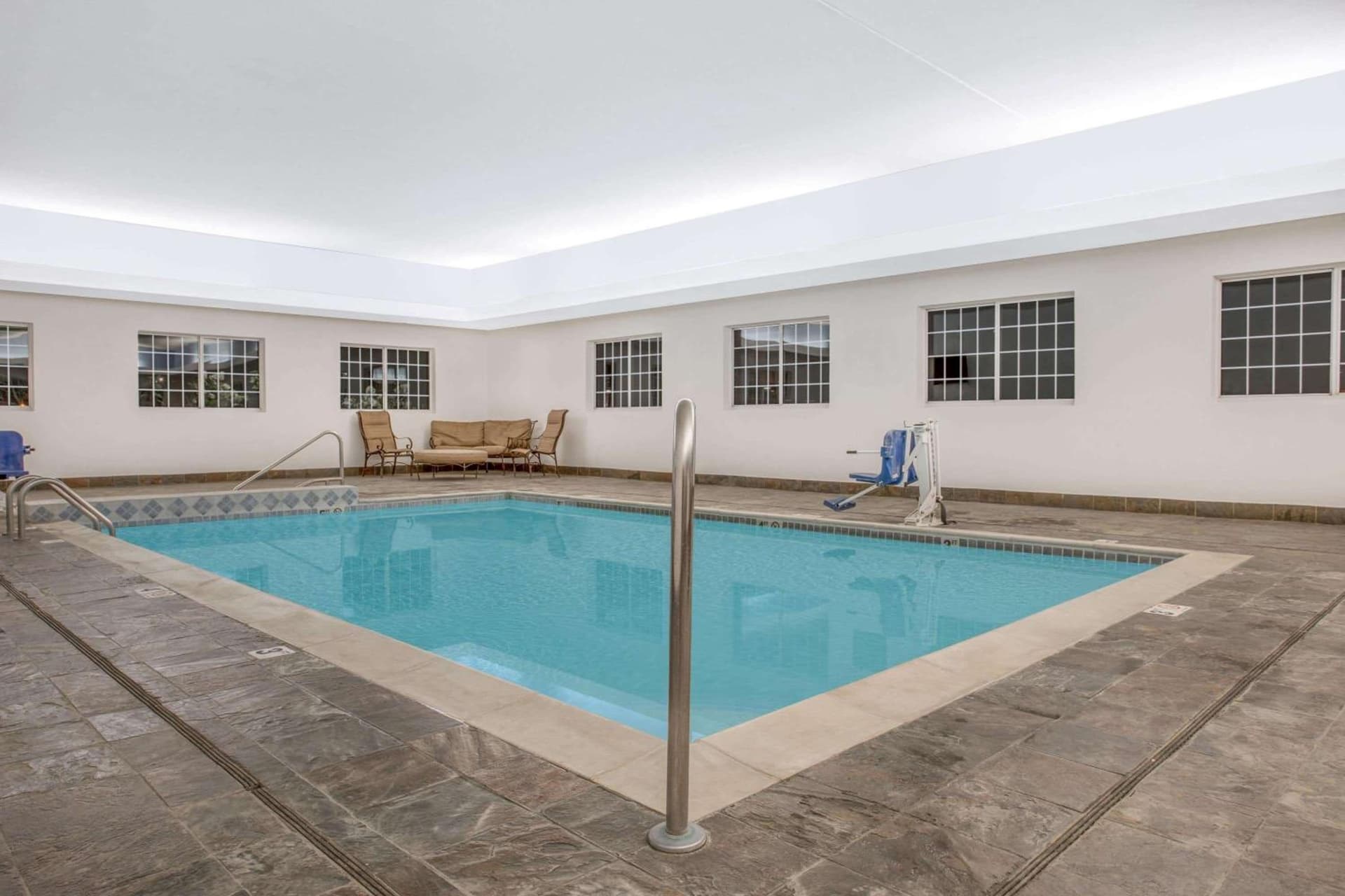 Super 8 by Wyndham Cedar Falls property views in Cedar Falls, IA — gallery photo 3