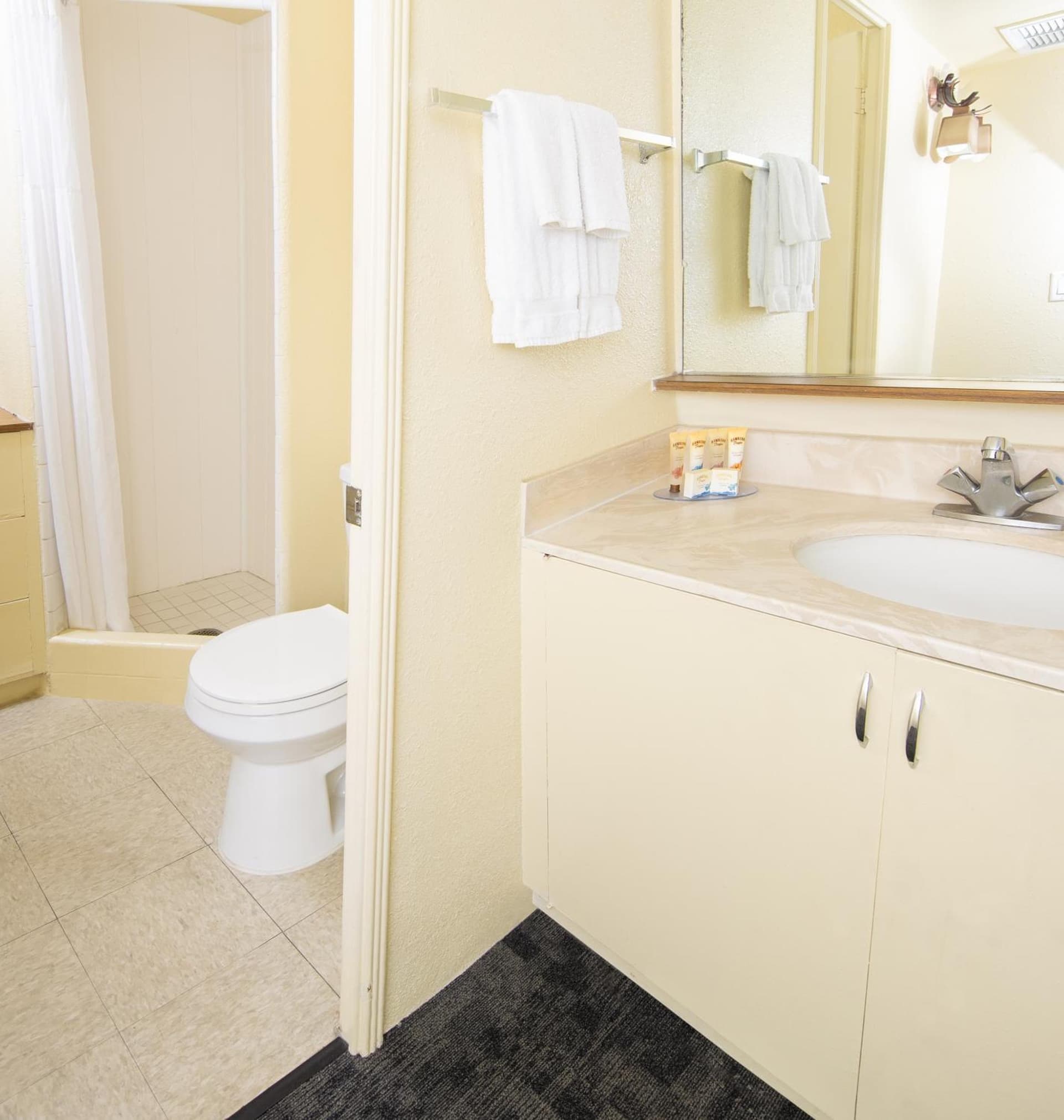 Ohia Waikiki Studio Suites gallery photo in Honolulu, HI — image 26