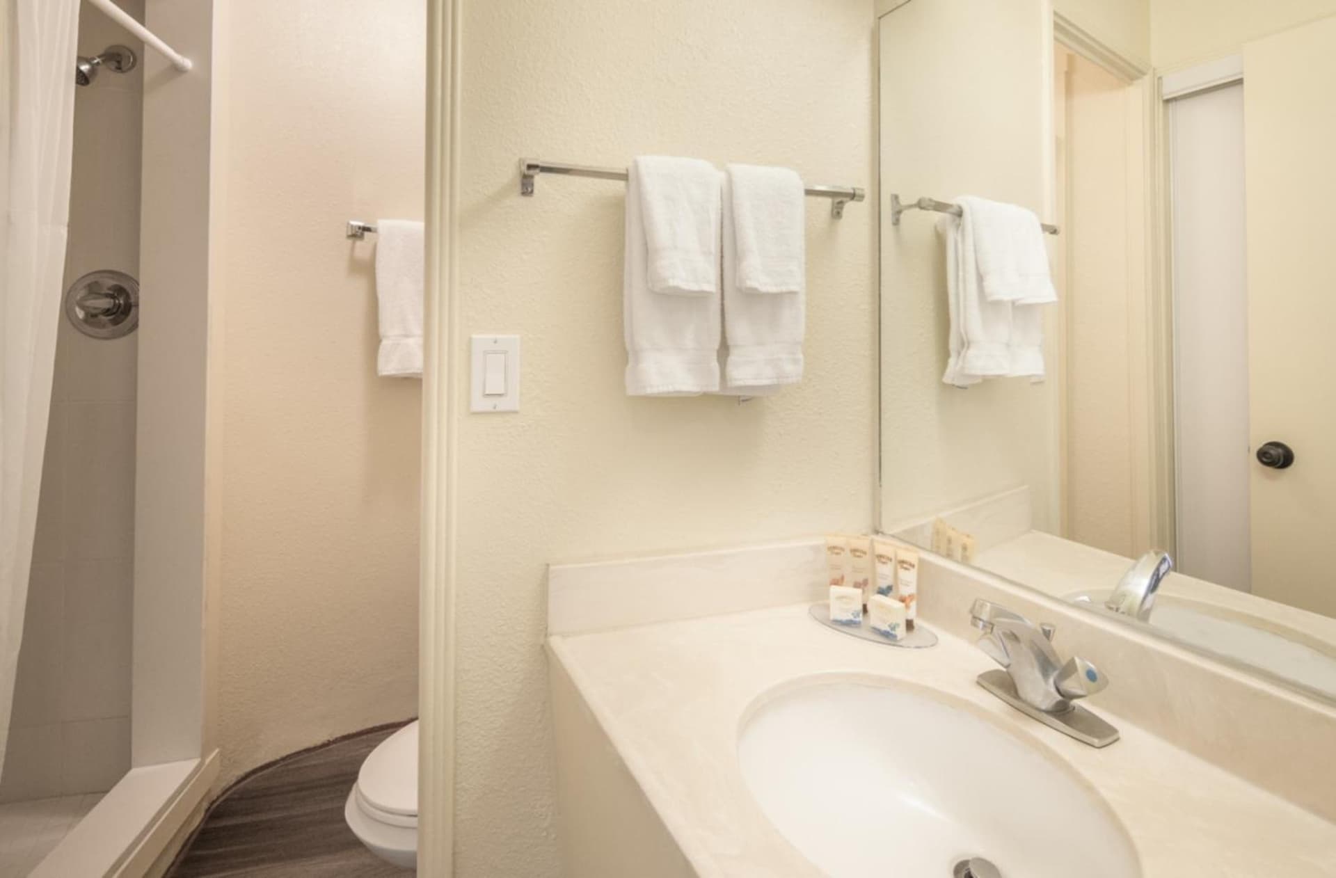 Ohia Waikiki Studio Suites gallery photo in Honolulu, HI — image 22