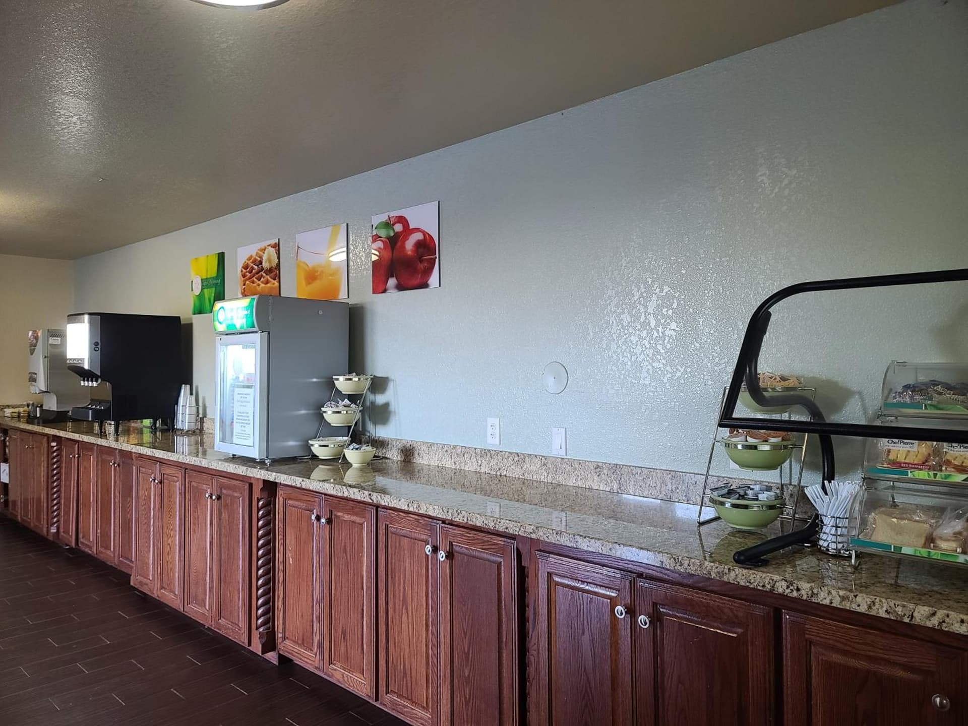 Quality Inn Alpine interior in Alpine, TX — gallery photo 2
