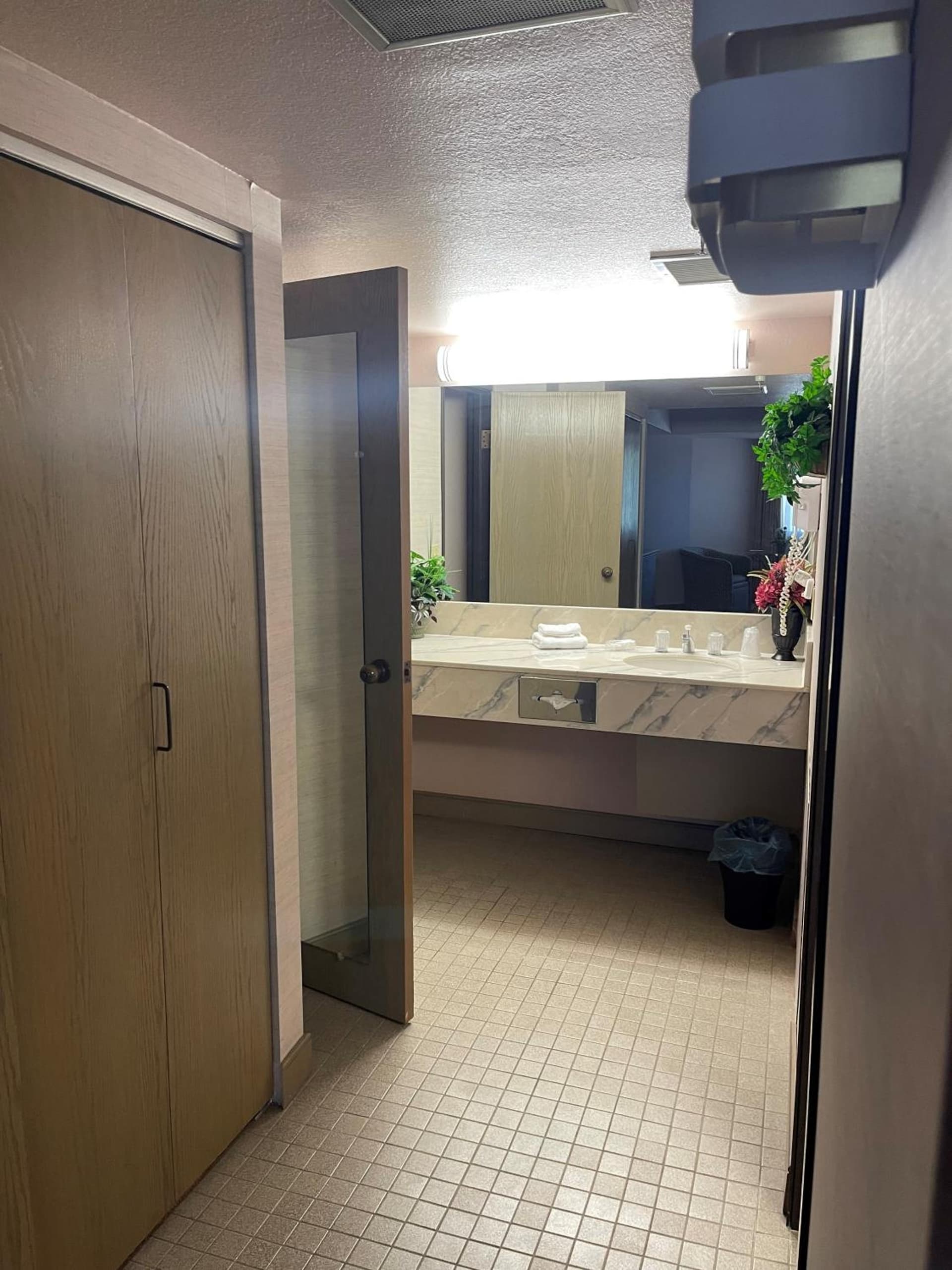 Ramada by Wyndham Viscount Suites Tucson East gallery photo in Tucson, AZ — image 34
