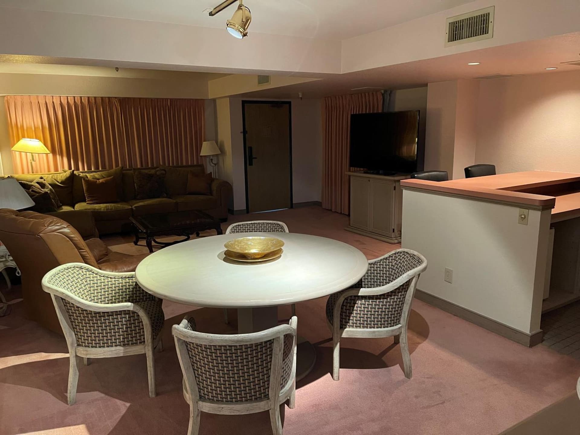 Ramada by Wyndham Viscount Suites Tucson East property views in Tucson, AZ — gallery photo 3