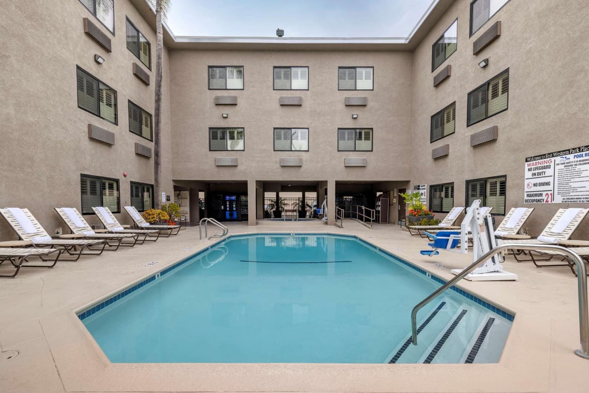 Best Western Plus Park Place Inn - Mini Suites interior in Anaheim, CA — gallery photo 2