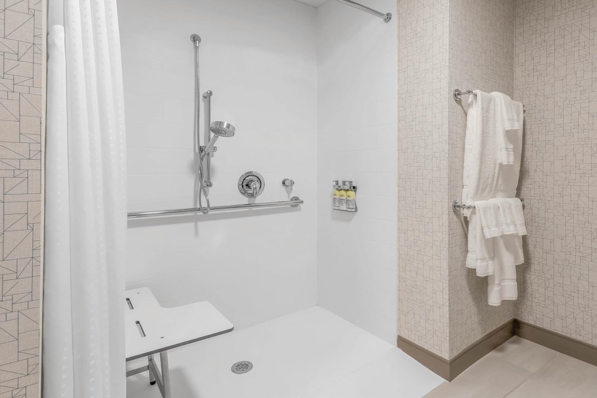 Holiday Inn Express & Suites Chicago O'Hare Airport by IHG gallery photo in Des Plaines, IL — image 20
