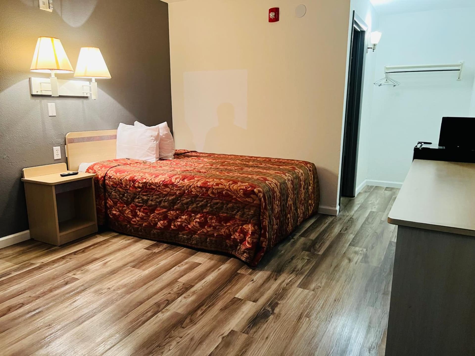 Regency Inn Tulsa property views in Tulsa, OK — gallery photo 3