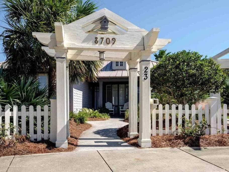 Beachclub Cottage 23 -Upscale Luxury-Privacy-2-Kings-5 minute walk to Beach featured exterior or lobby in Gulf Shores, AL — similar hotel