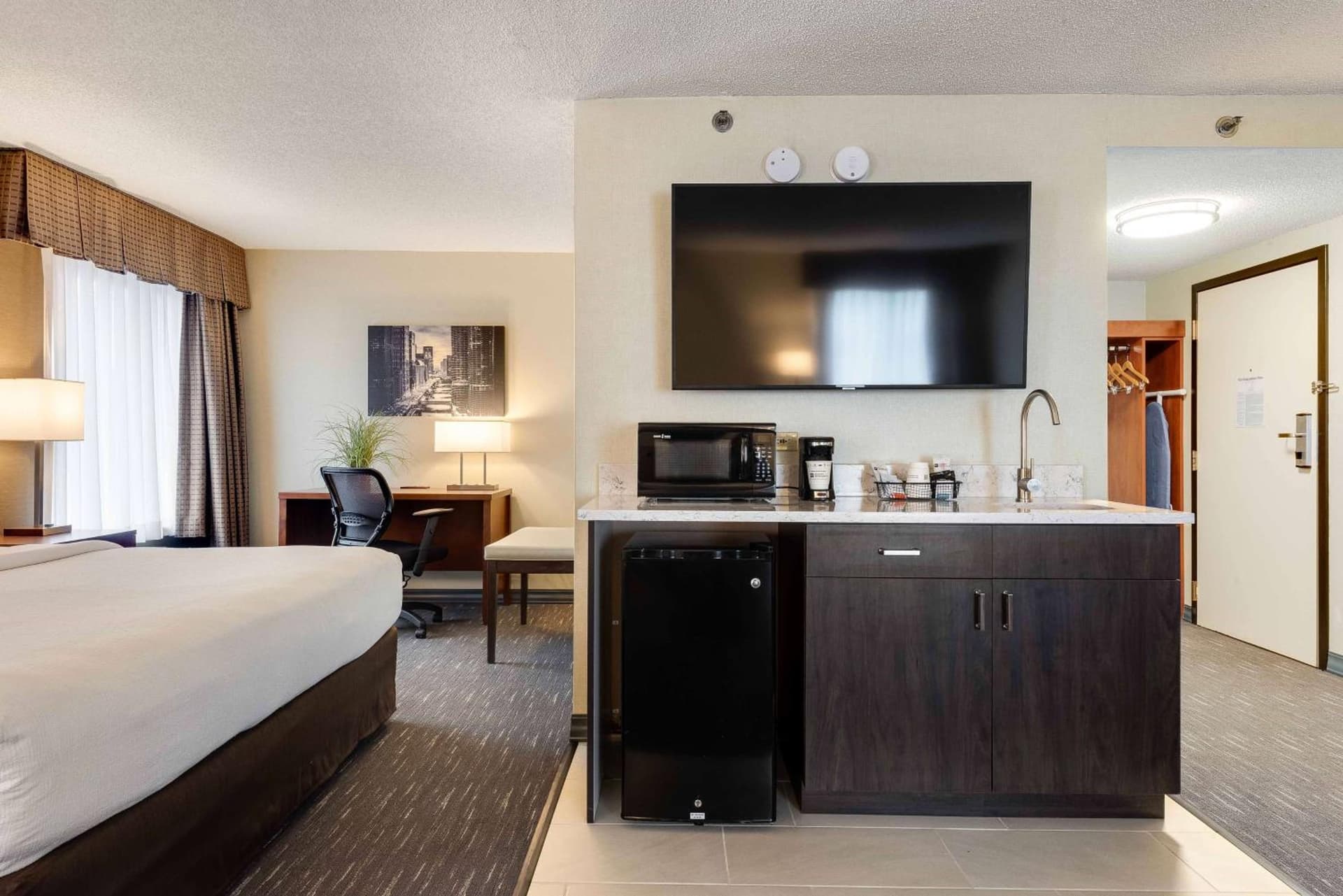 Best Western Chicago - Downers Grove gallery photo in Downers Grove, IL — image 8