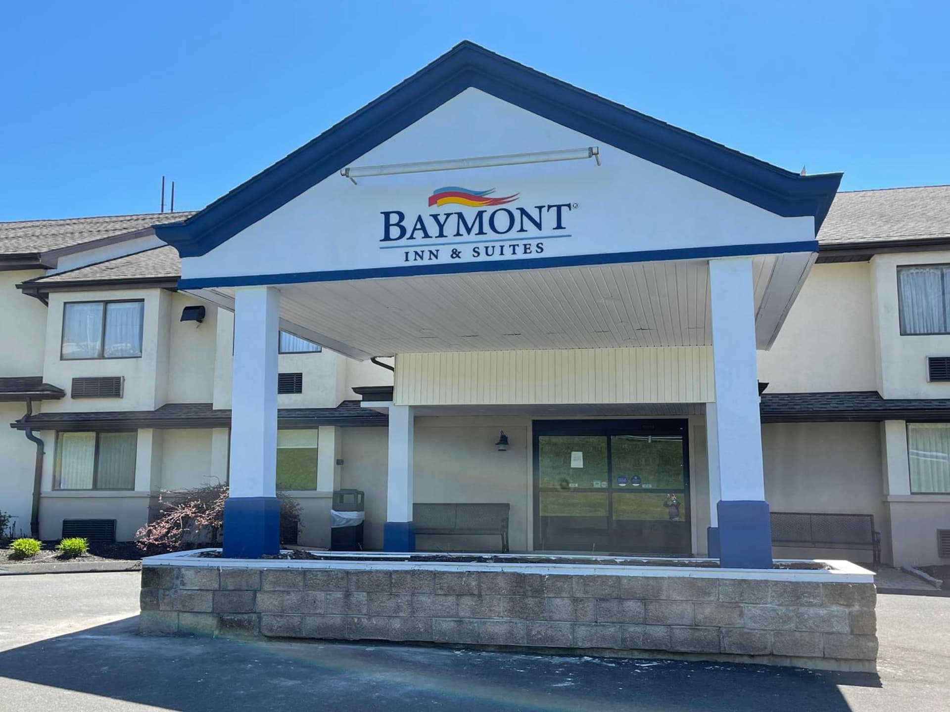 Baymont by Wyndham Branford/New Haven interior in Branford, CT — gallery photo 2