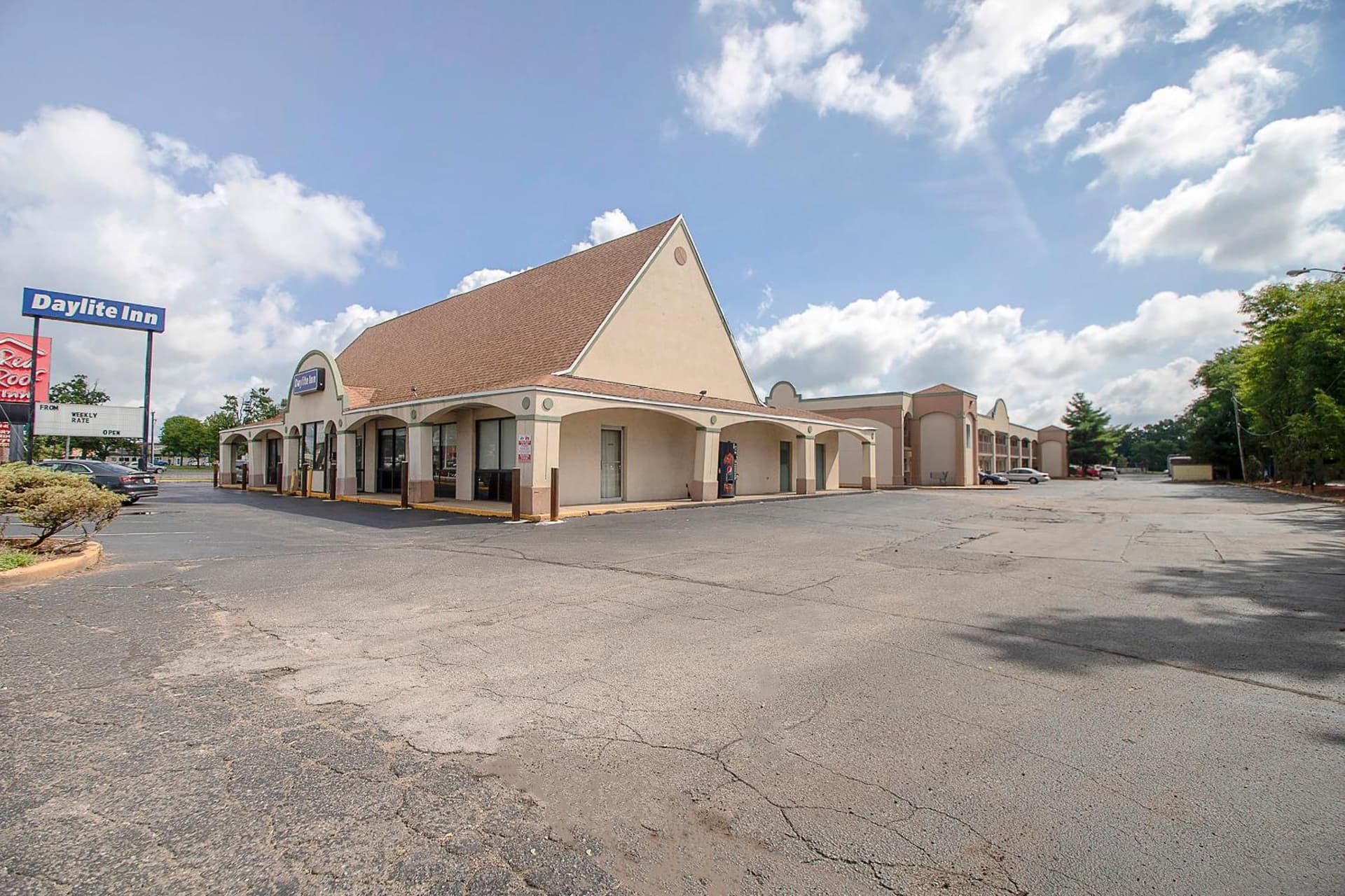 Hotel O Daylight Inn Elkhart I-90, IN interior in Elkhart, IN — gallery photo 2