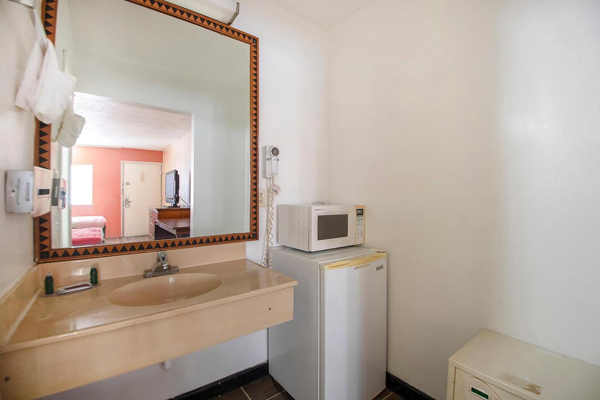 Hotel O Daylight Inn Elkhart I-90, IN property views in Elkhart, IN — gallery photo 3