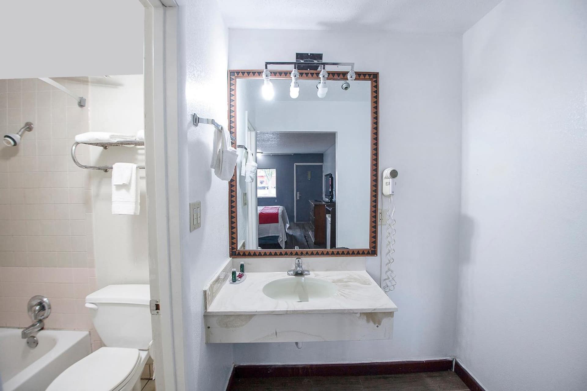Hotel O Daylight Inn Elkhart I-90, IN gallery photo in Elkhart, IN — image 14