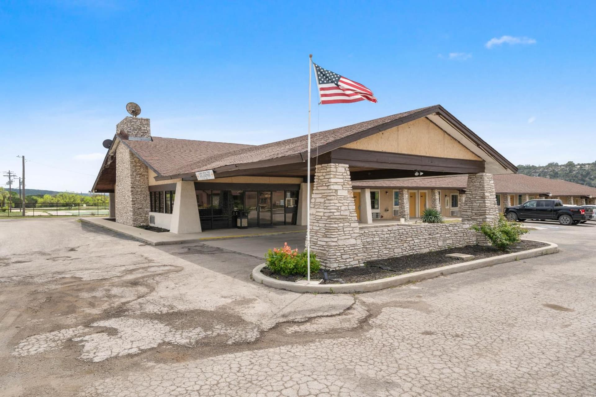 Segovia Lodge Junction TX I -10 property views in Junction, TX — gallery photo 3