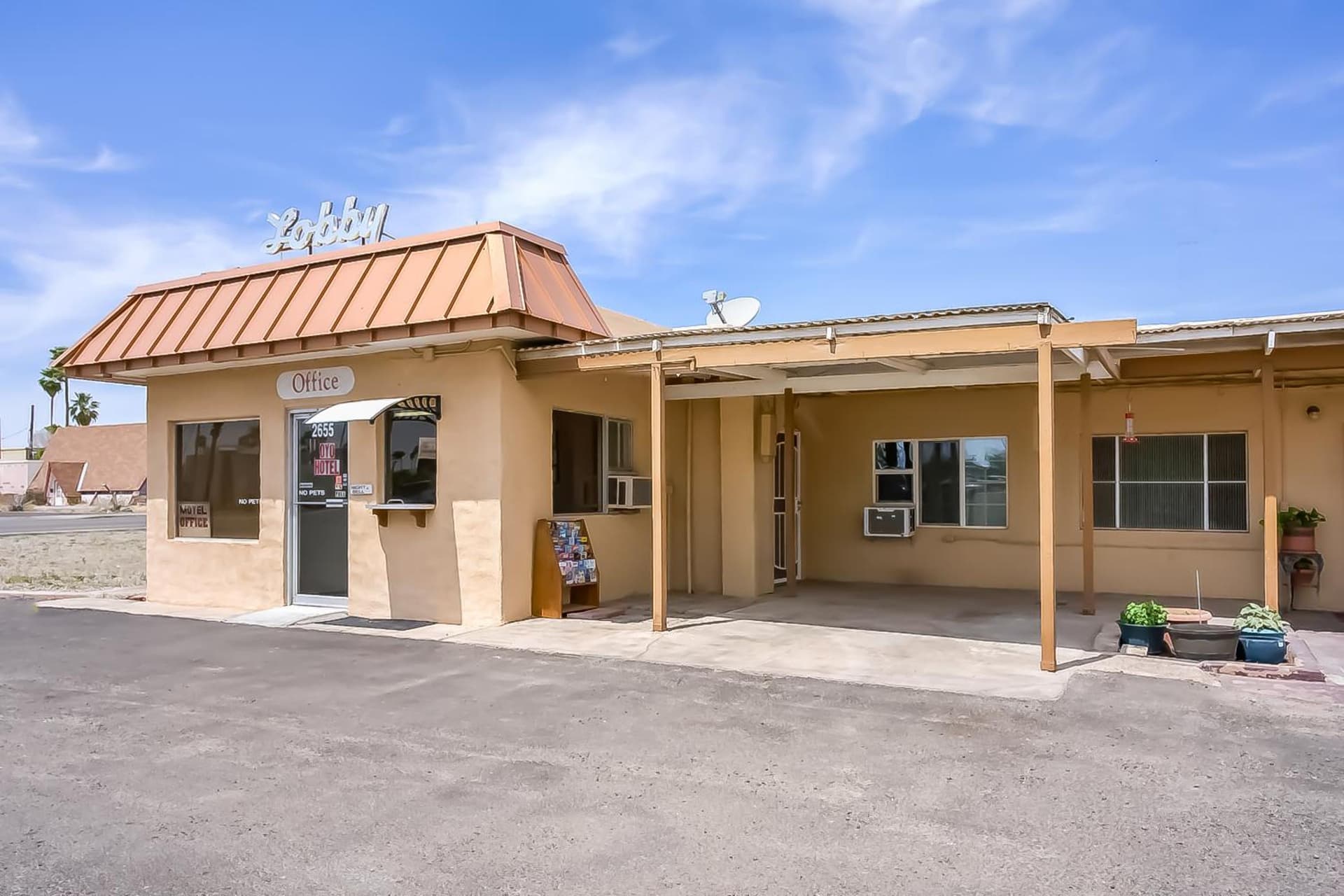 OYO Hotel Yuma AZ - I-8 US-95 interior in Yuma, AZ — gallery photo 2