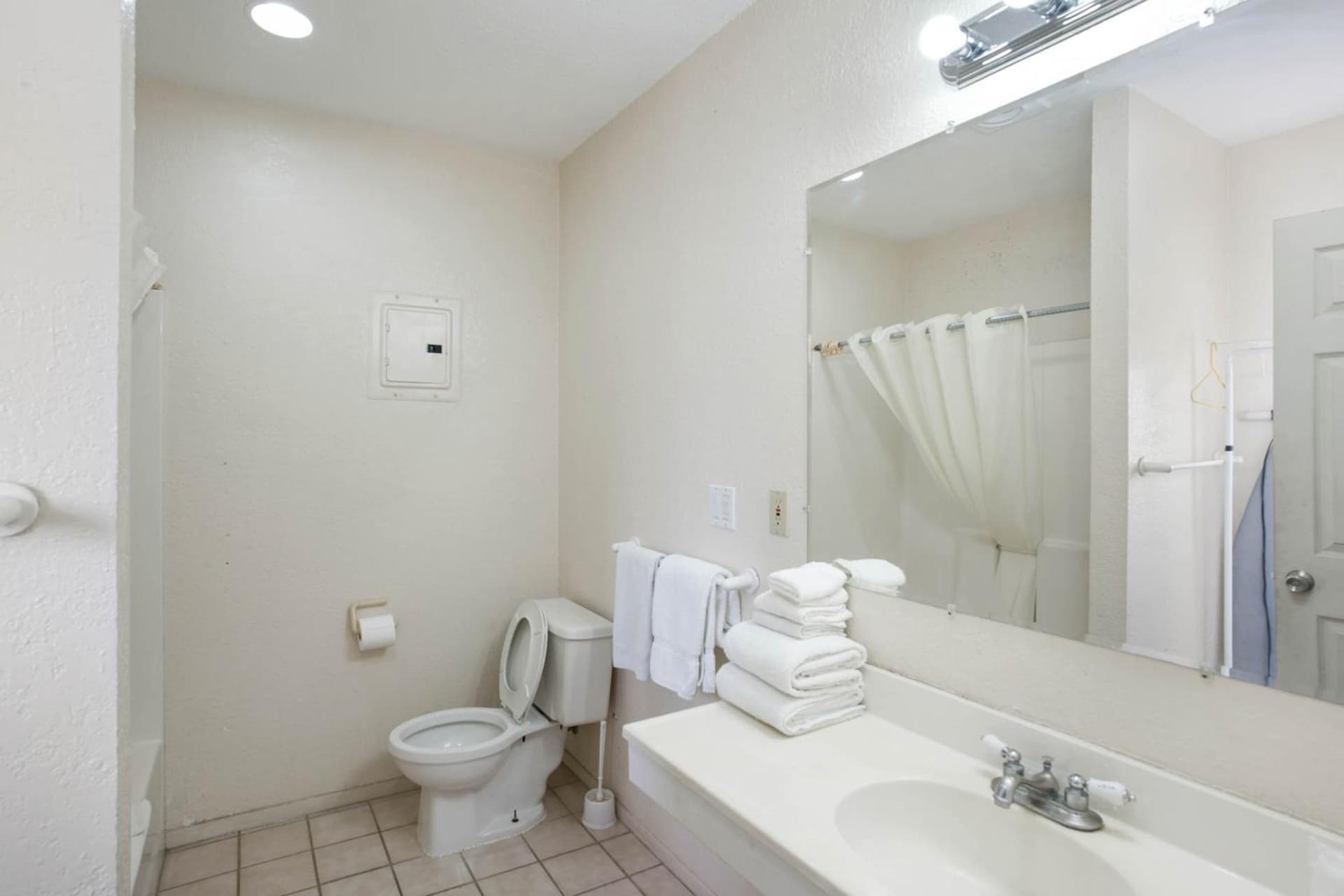 OYO Hotel Yuma AZ - I-8 US-95 gallery photo in Yuma, AZ — image 21