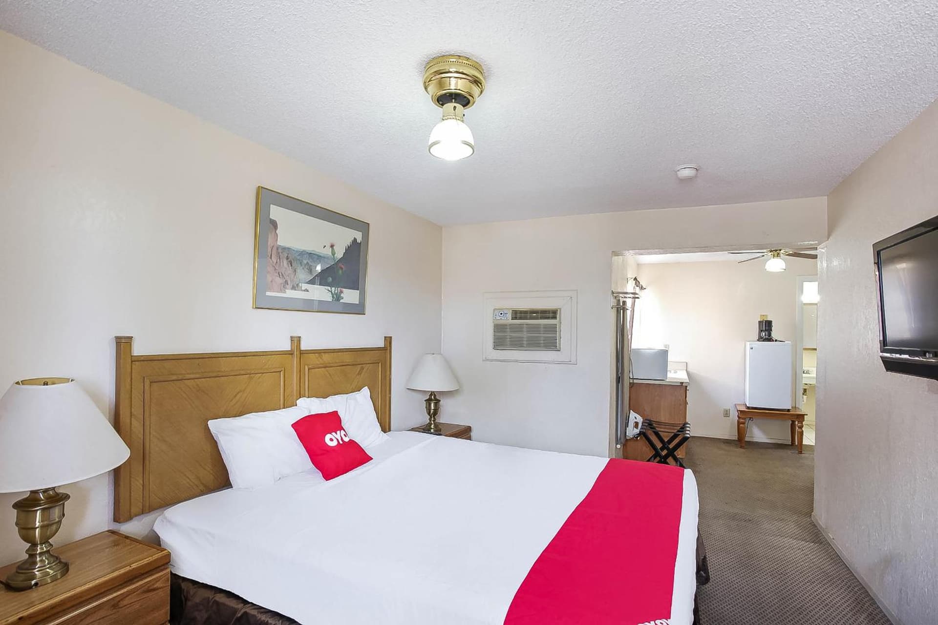 OYO Hotel Yuma AZ - I-8 US-95 gallery photo in Yuma, AZ — image 9
