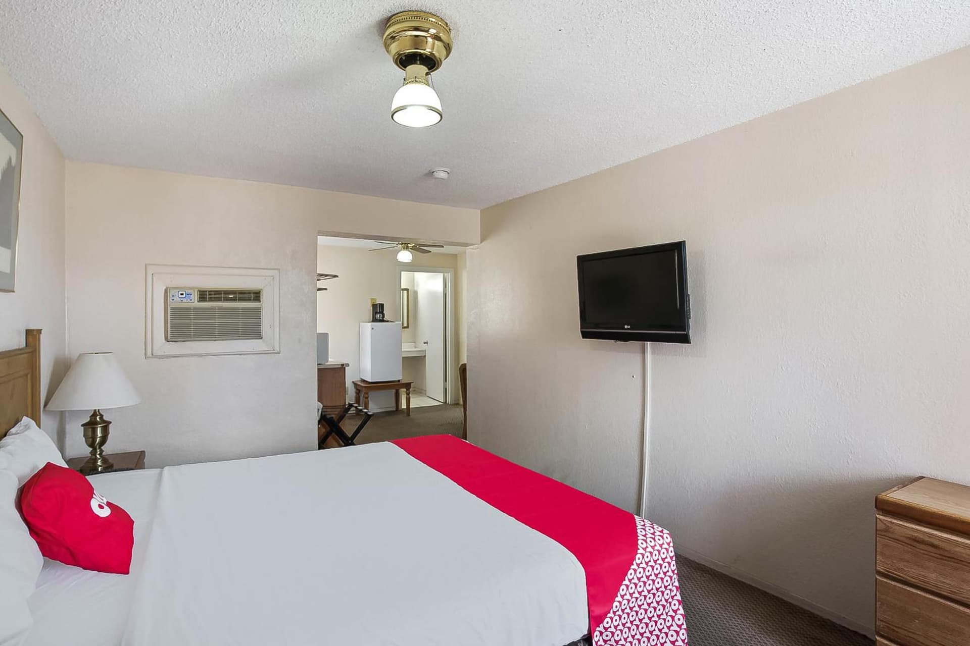 OYO Hotel Yuma AZ - I-8 US-95 gallery photo in Yuma, AZ — image 40