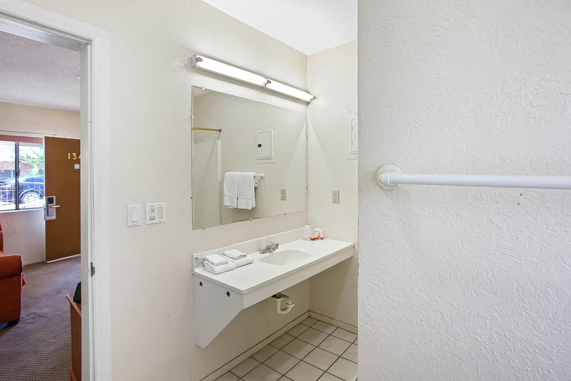 OYO Hotel Yuma AZ - I-8 US-95 gallery photo in Yuma, AZ — image 8