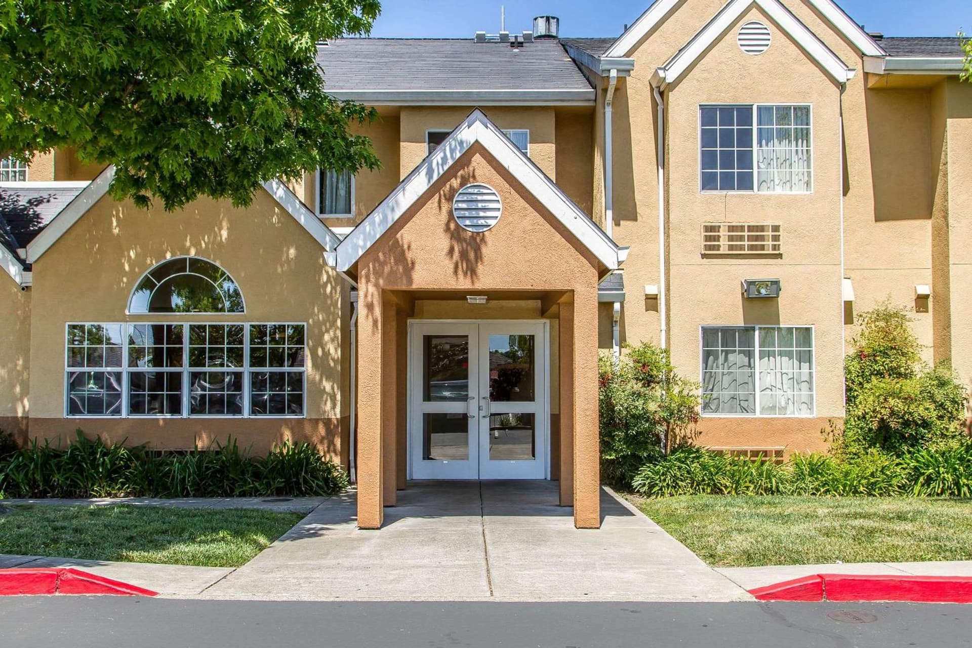Econo Lodge Inn & Suites Santa Rosa South featured exterior or lobby in Santa Rosa, CA — similar hotel