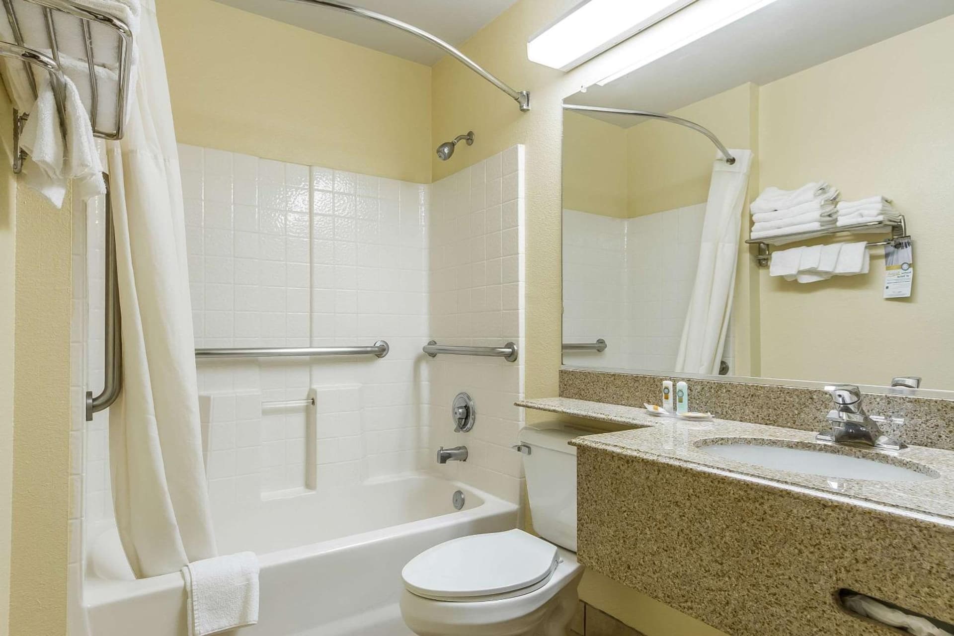 Econo Lodge Inn & Suites Santa Rosa South gallery photo in Santa Rosa, CA — image 6