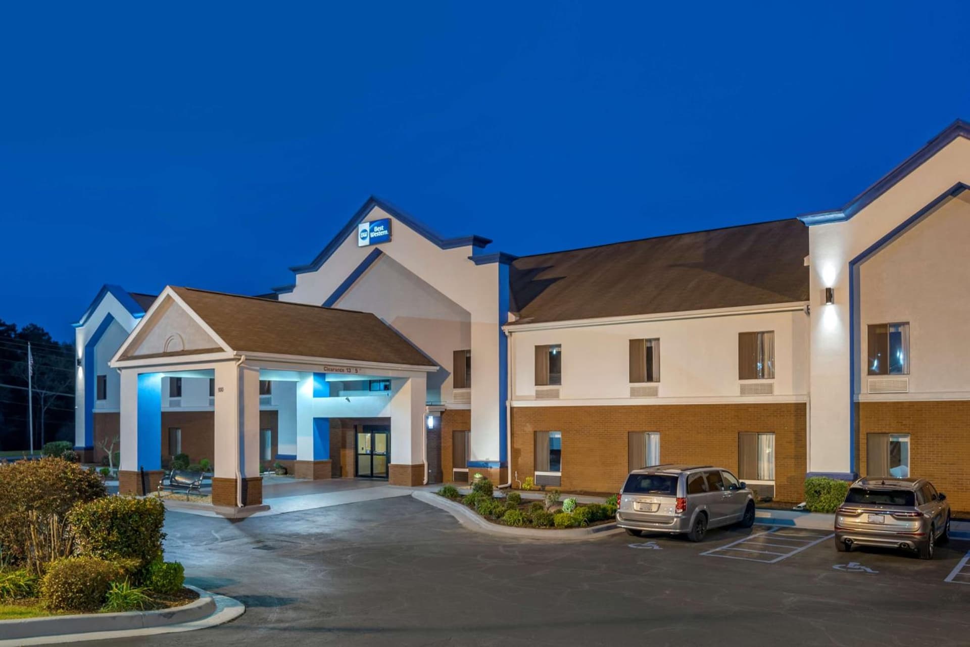 Best Western Troy Inn interior in Troy, AL — gallery photo 2