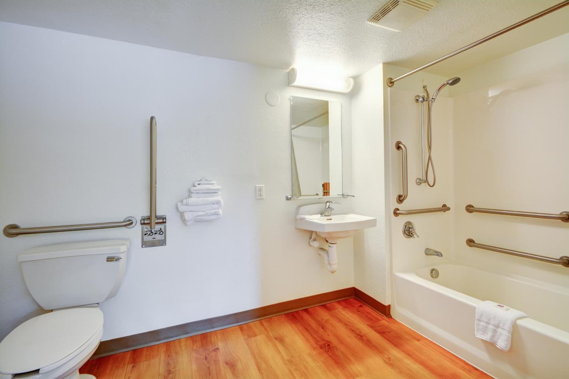 Motel 6-Southington, CT - Hartford property views in Southington — gallery photo 3