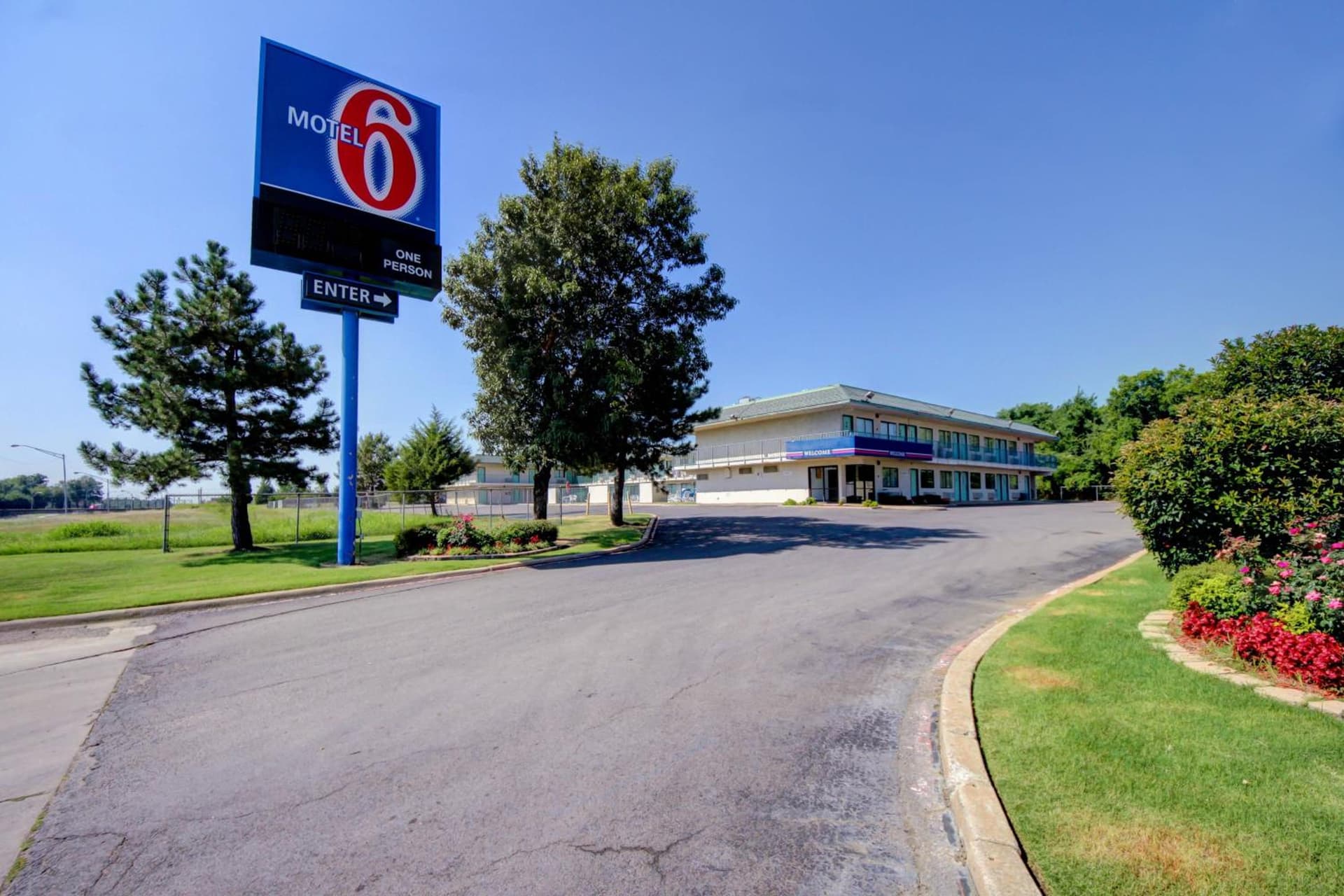 Avera Suites interior in Muskogee, OK — gallery photo 2
