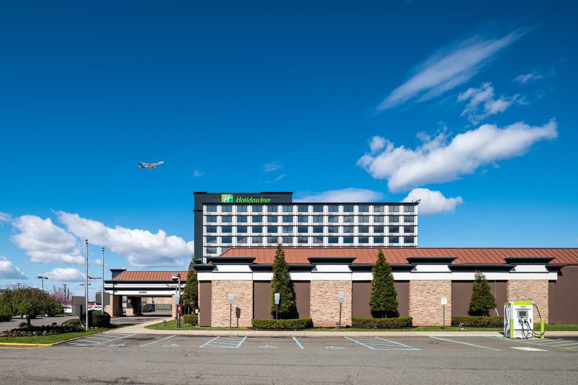 Holiday Inn Newark International Airport property views in Newark, NJ — gallery photo 3