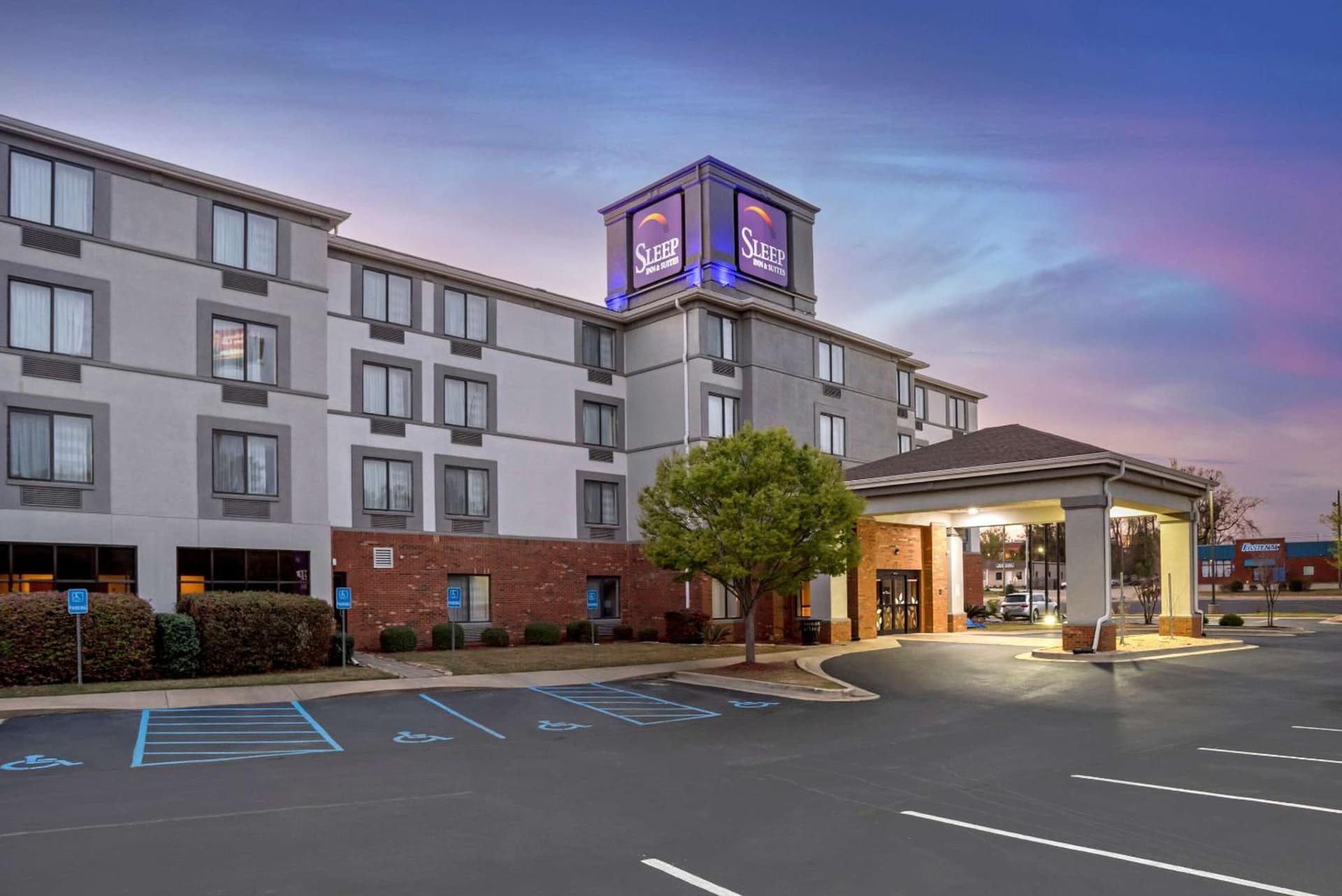 Sleep Inn & Suites Auburn Campus Area I-85 gallery photo in Auburn, AL — image 36