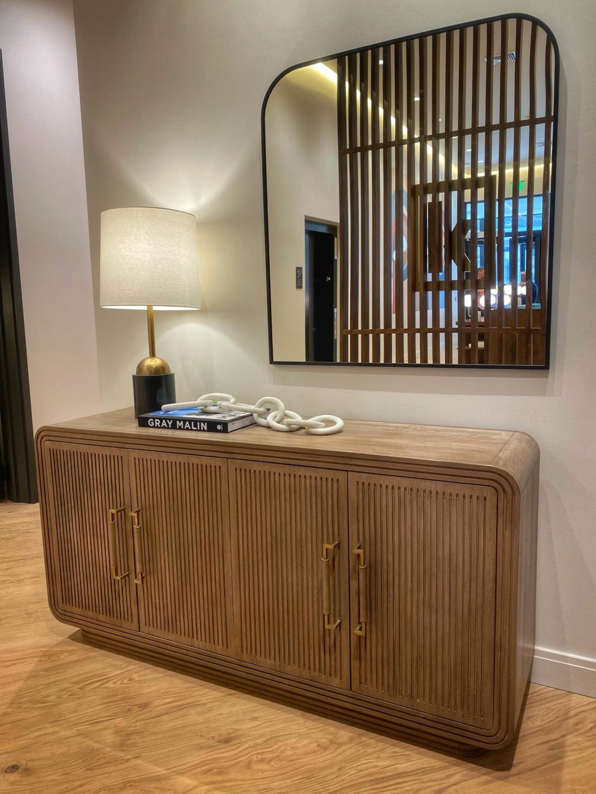 Kinn Guesthouse Downtown interior in Milwaukee, WI — gallery photo 2