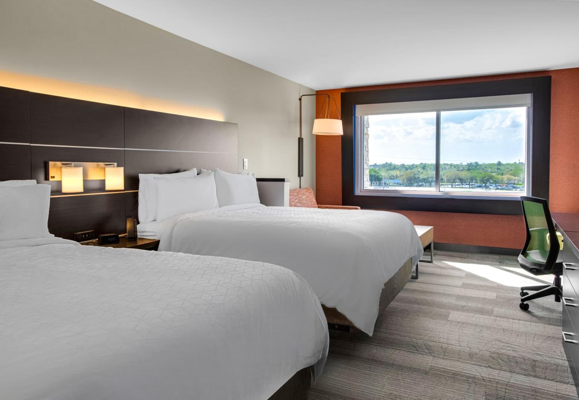 Holiday Inn Express & Suites Sanford - Lake Mary by IHG gallery photo in Sanford, FL — image 4