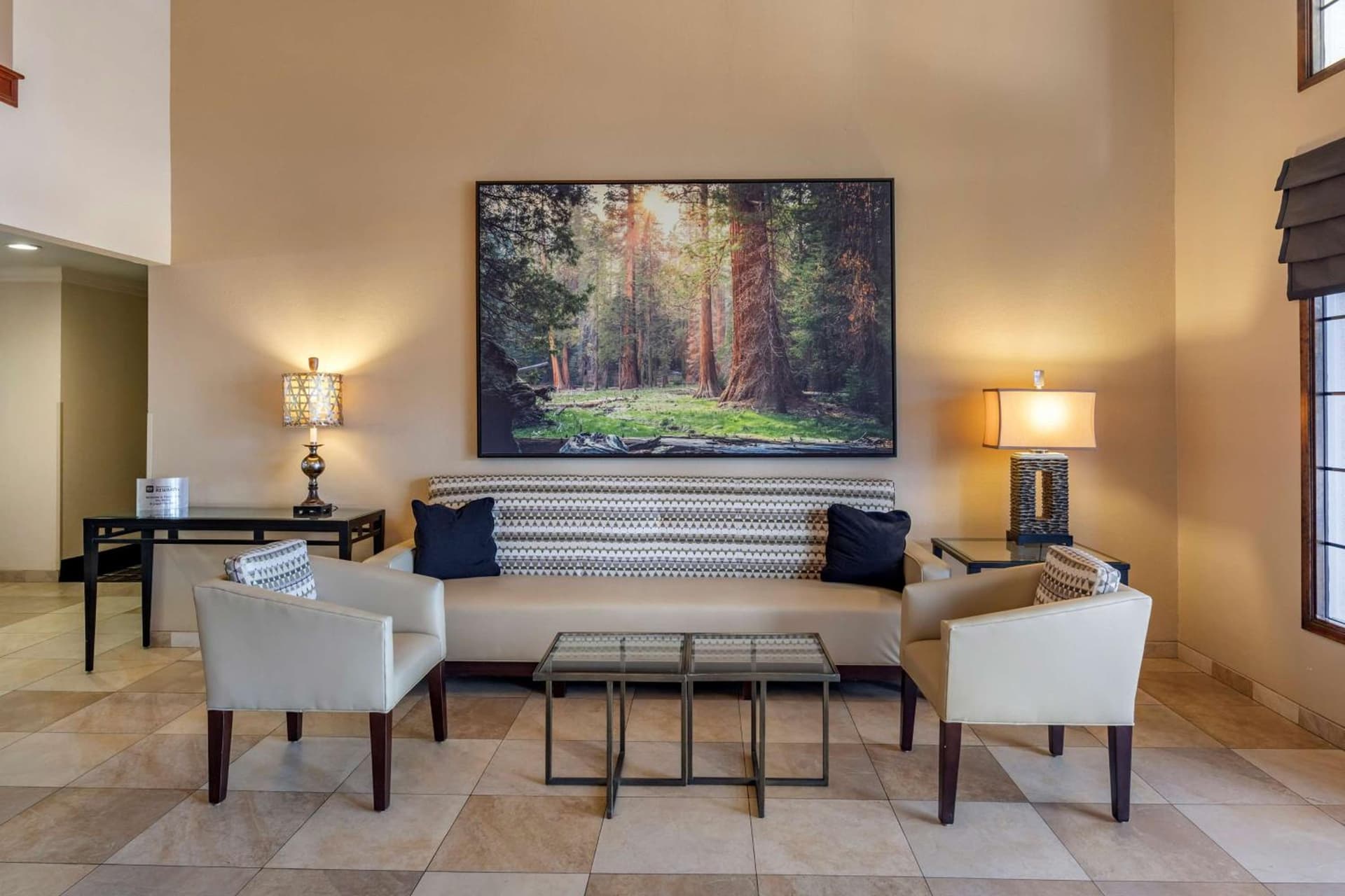 Best Western Town & Country Lodge interior in Tulare, CA — gallery photo 2