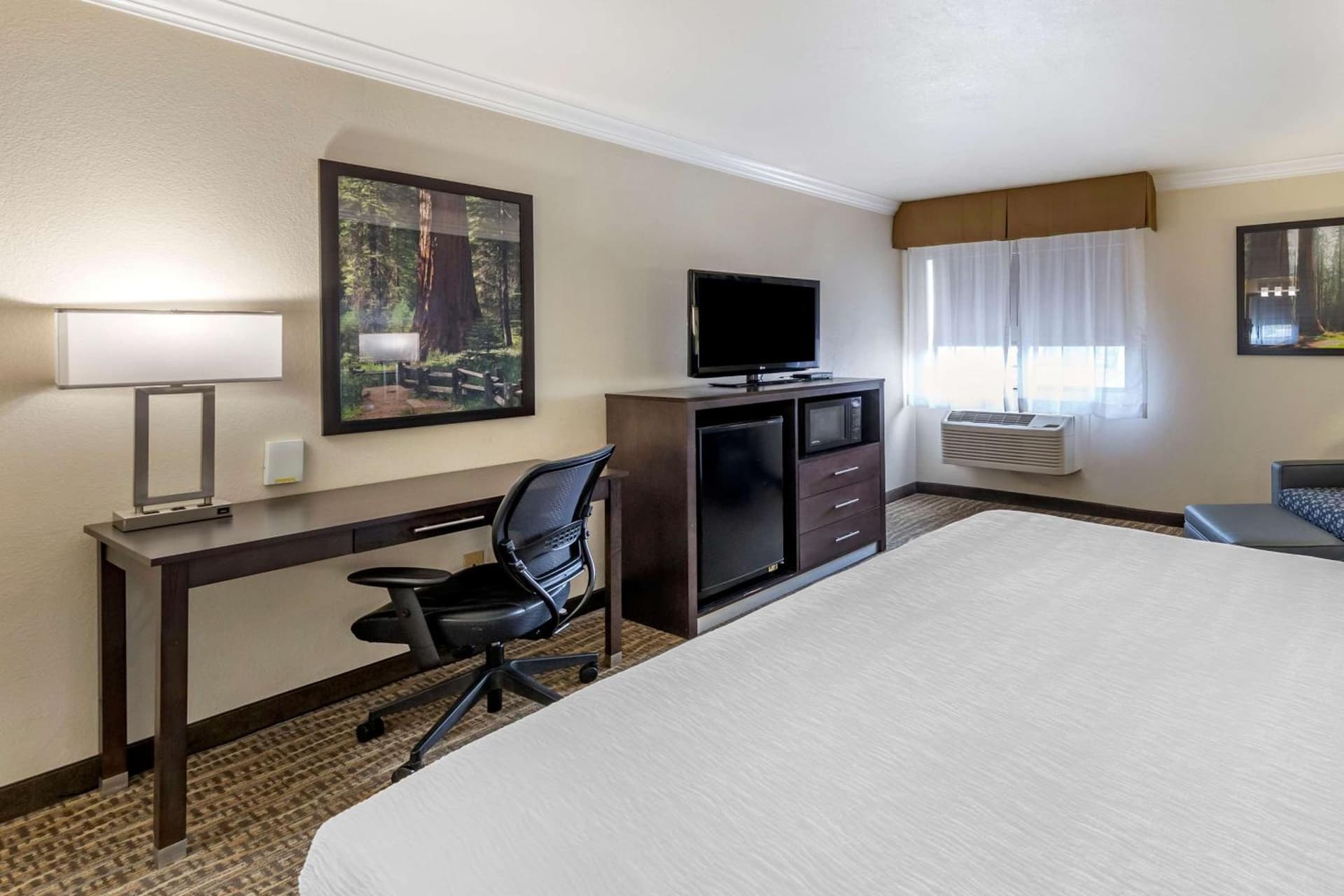 Best Western Town & Country Lodge gallery photo in Tulare, CA — image 10