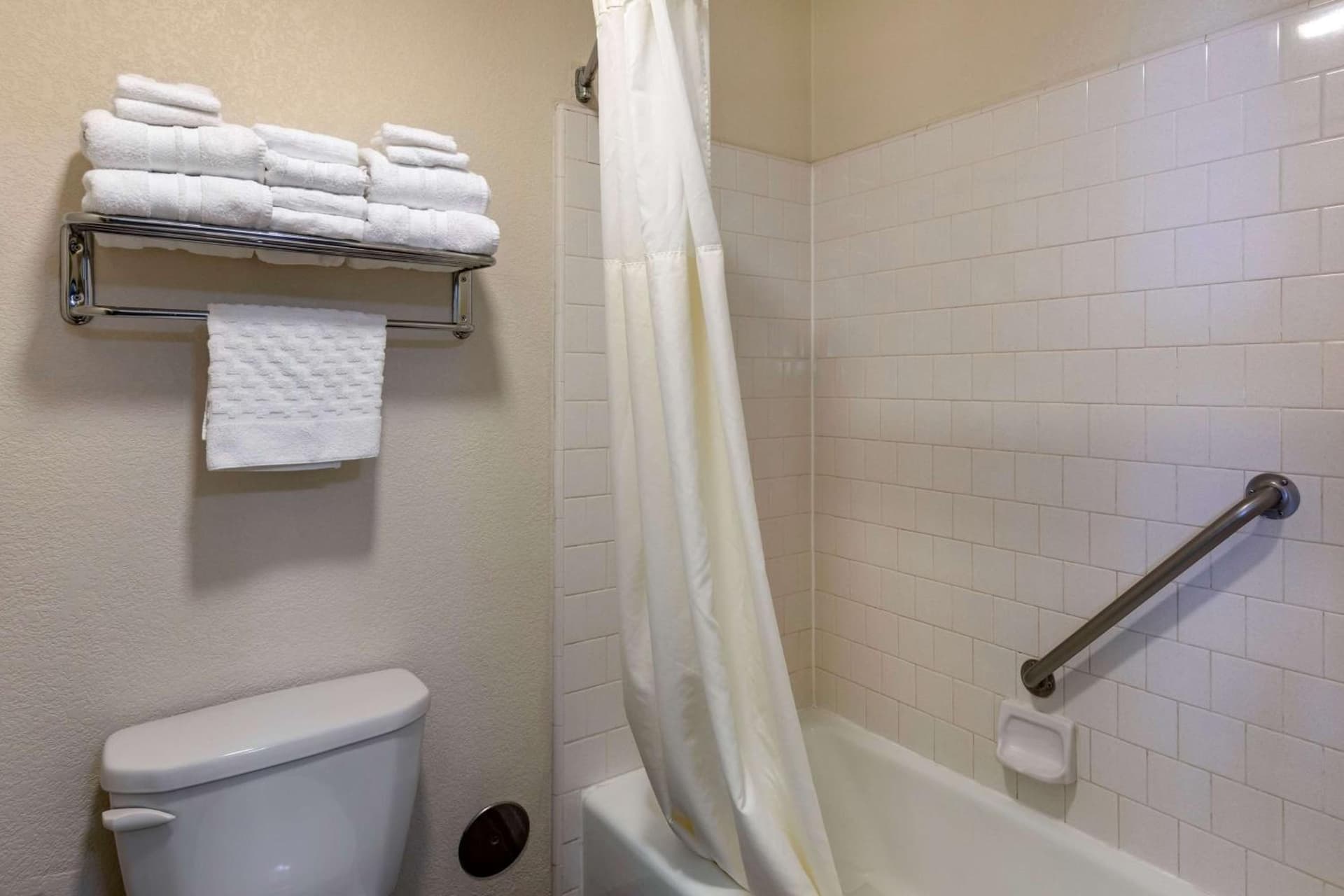 Best Western Town & Country Lodge gallery photo in Tulare, CA — image 7