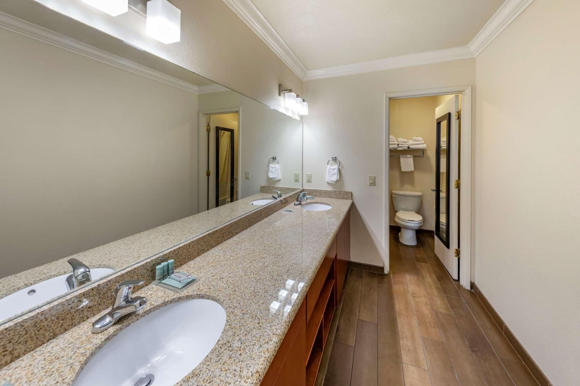 Best Western Town & Country Lodge gallery photo in Tulare, CA — image 11