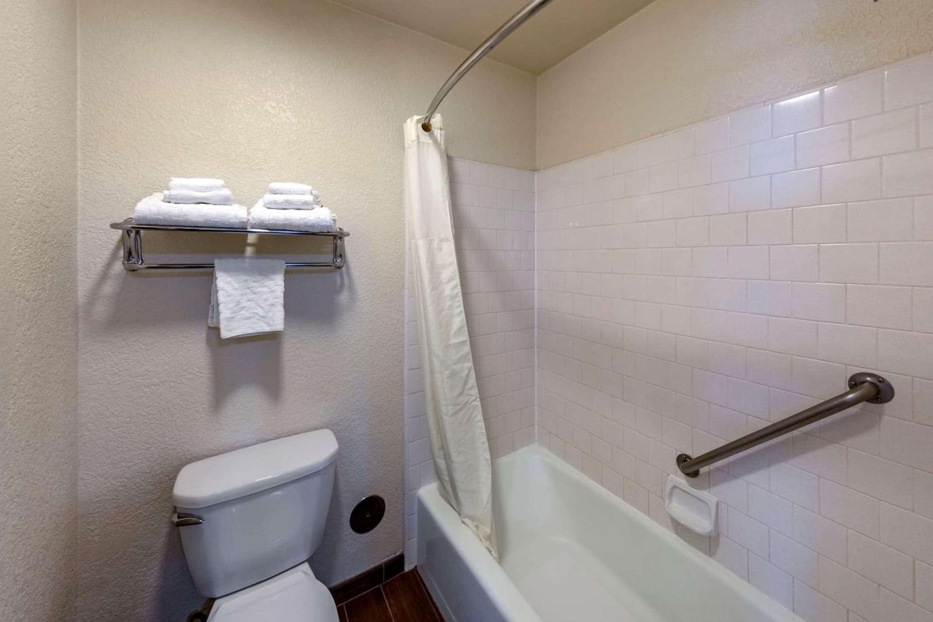 Best Western Town & Country Lodge gallery photo in Tulare, CA — image 22
