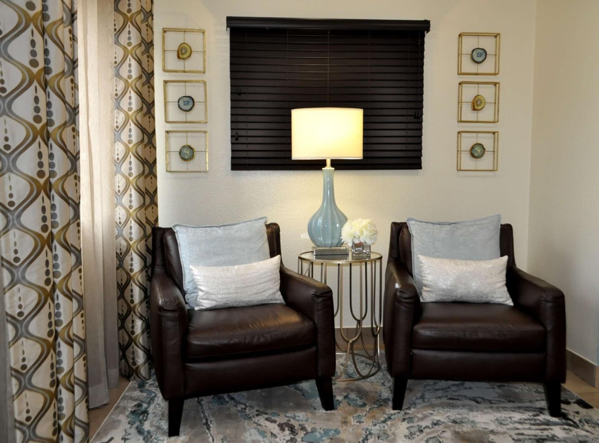 Sonesta Simply Suites Houston – NASA Clear Lake interior in Webster, TX — gallery photo 2