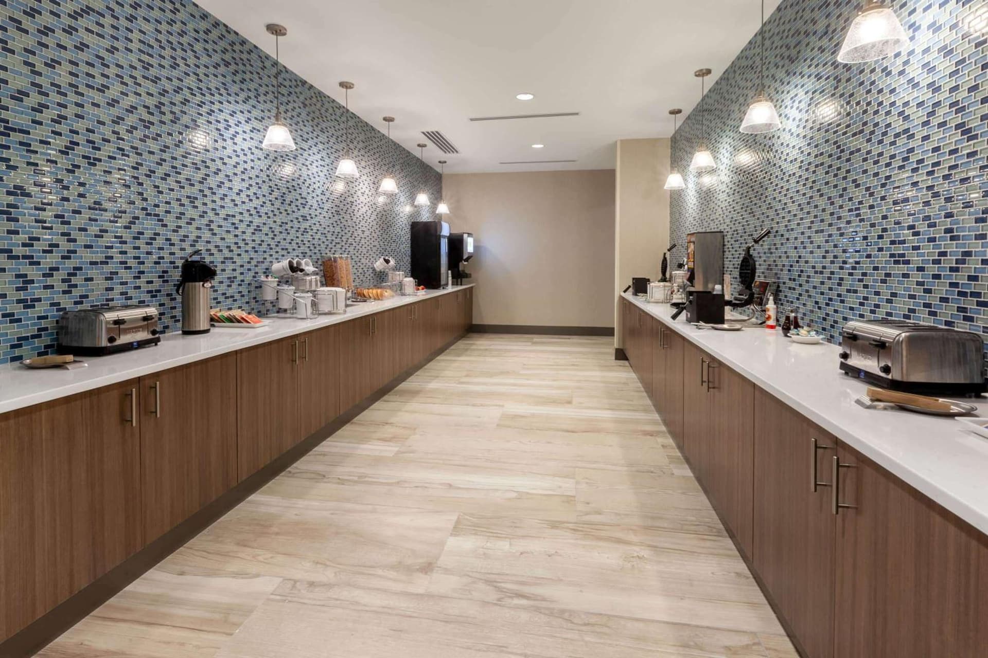 La Quinta Inn & Suites by Wyndham Middletown-Goshen gallery photo in Middletown, NY — image 12