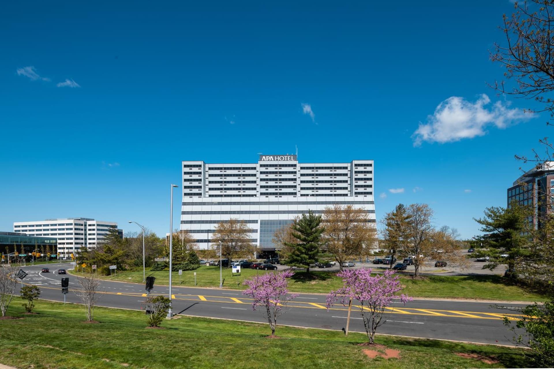 APA Hotel Woodbridge interior in Iselin, NJ — gallery photo 2