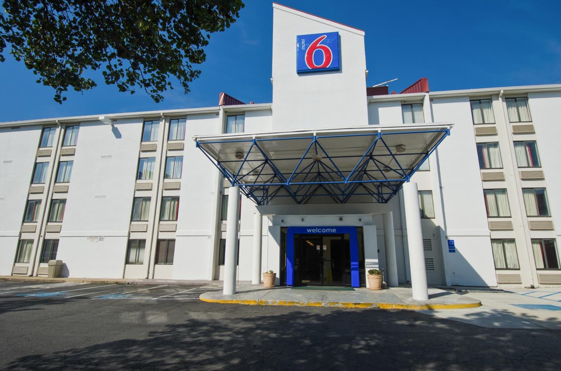 Motel 6-Springfield, DC - Washington Southwest property views in Springfield, VA — gallery photo 3