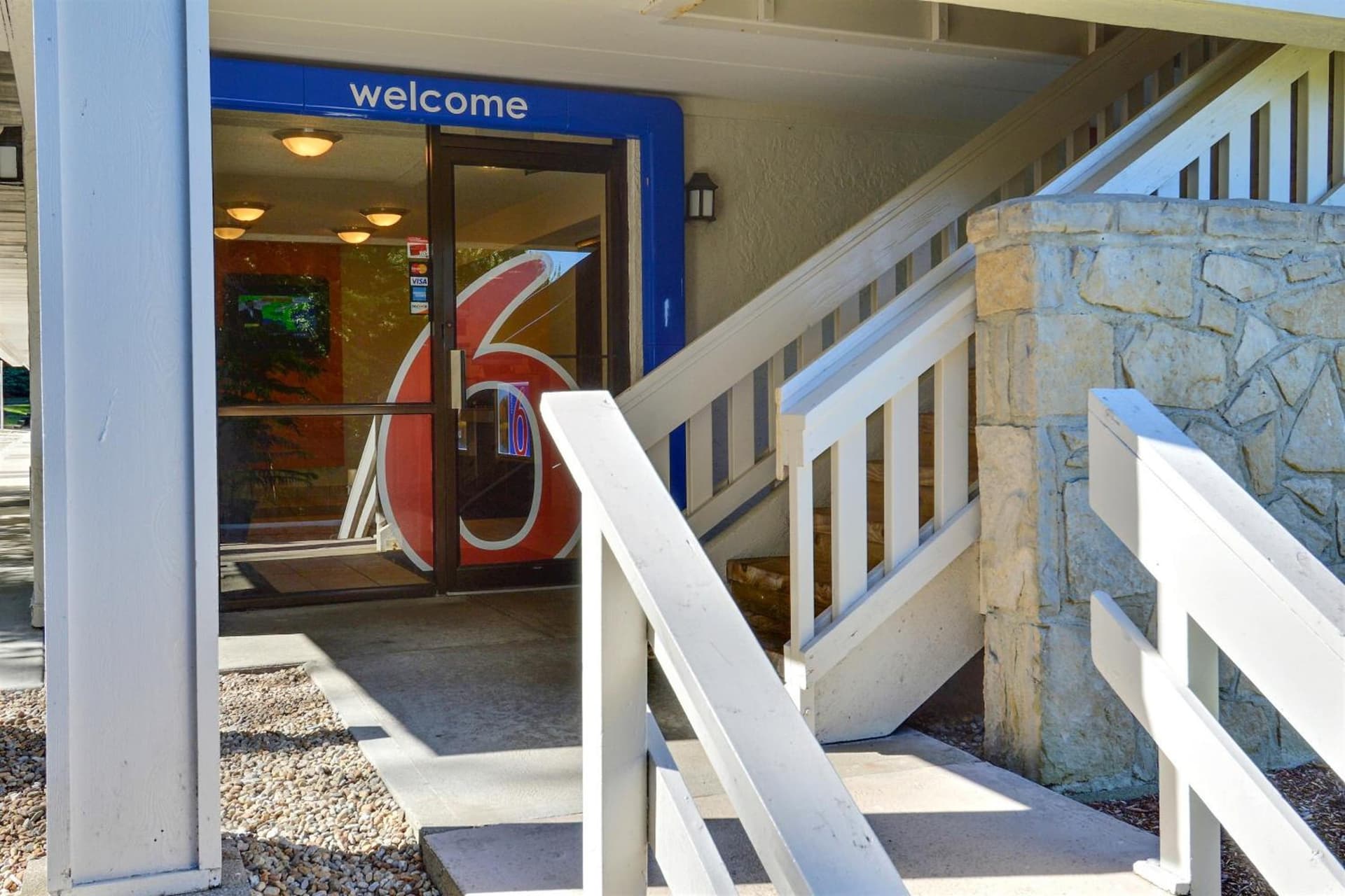 Motel 6-Nashua, NH - South gallery photo in Nashua, NH — image 25