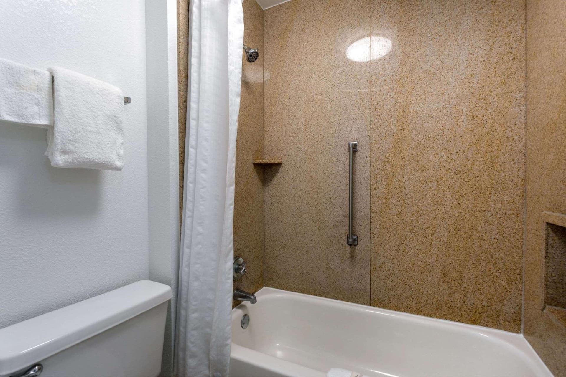 Baymont by Wyndham Tallahassee gallery photo in Tallahassee, FL — image 8