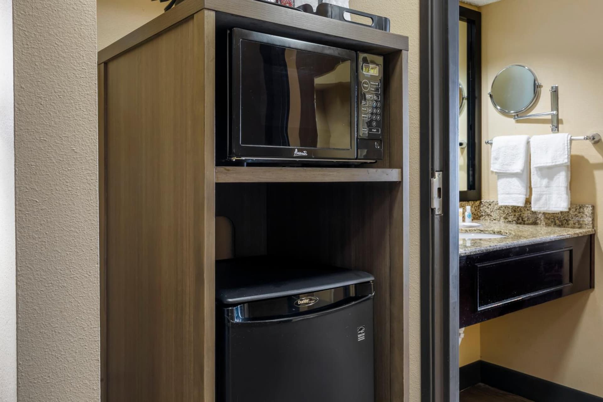 Comfort Suites DFW Airport gallery photo in Irving, TX — image 25