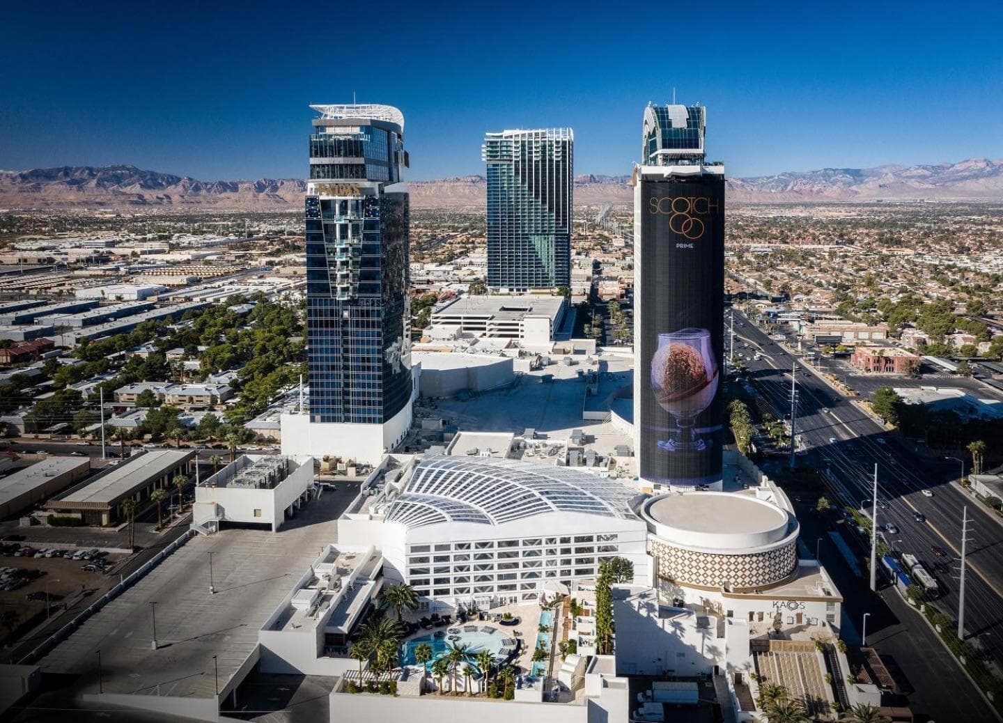 Palms Place One Bedroom Suite 1220 sqft property views in Las Vegas, NV — gallery photo 3