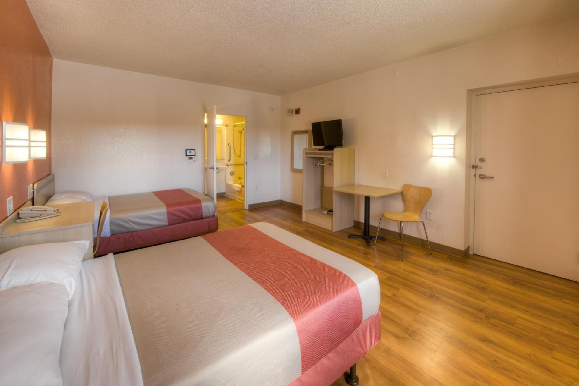 Motel 6-Niantic, CT - New London gallery photo in Niantic, CT — image 40
